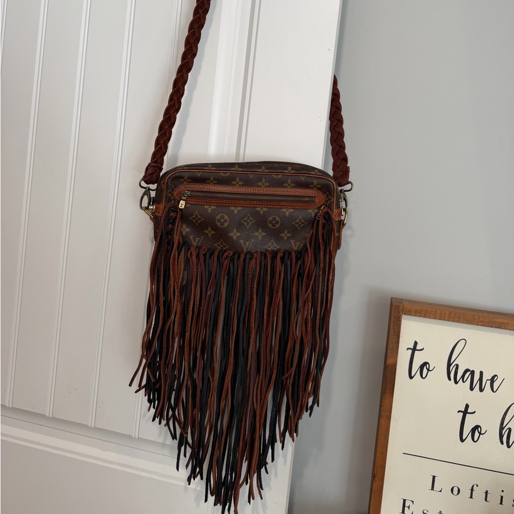 Louis Vuitton Authentic Crossbody Vintage Boho Bag